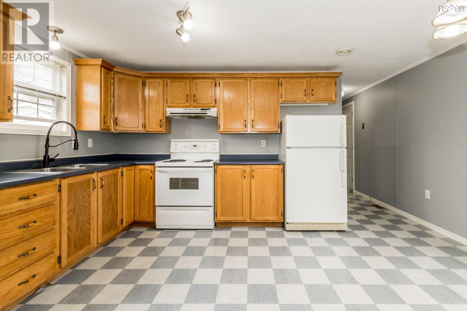 44 Douglas Avenue - 11