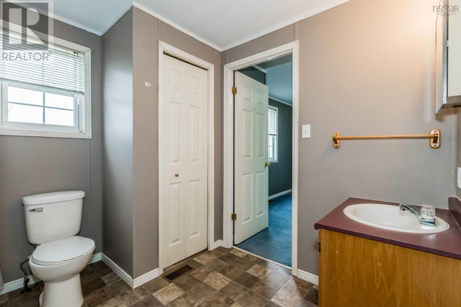 44 Douglas Avenue - 24