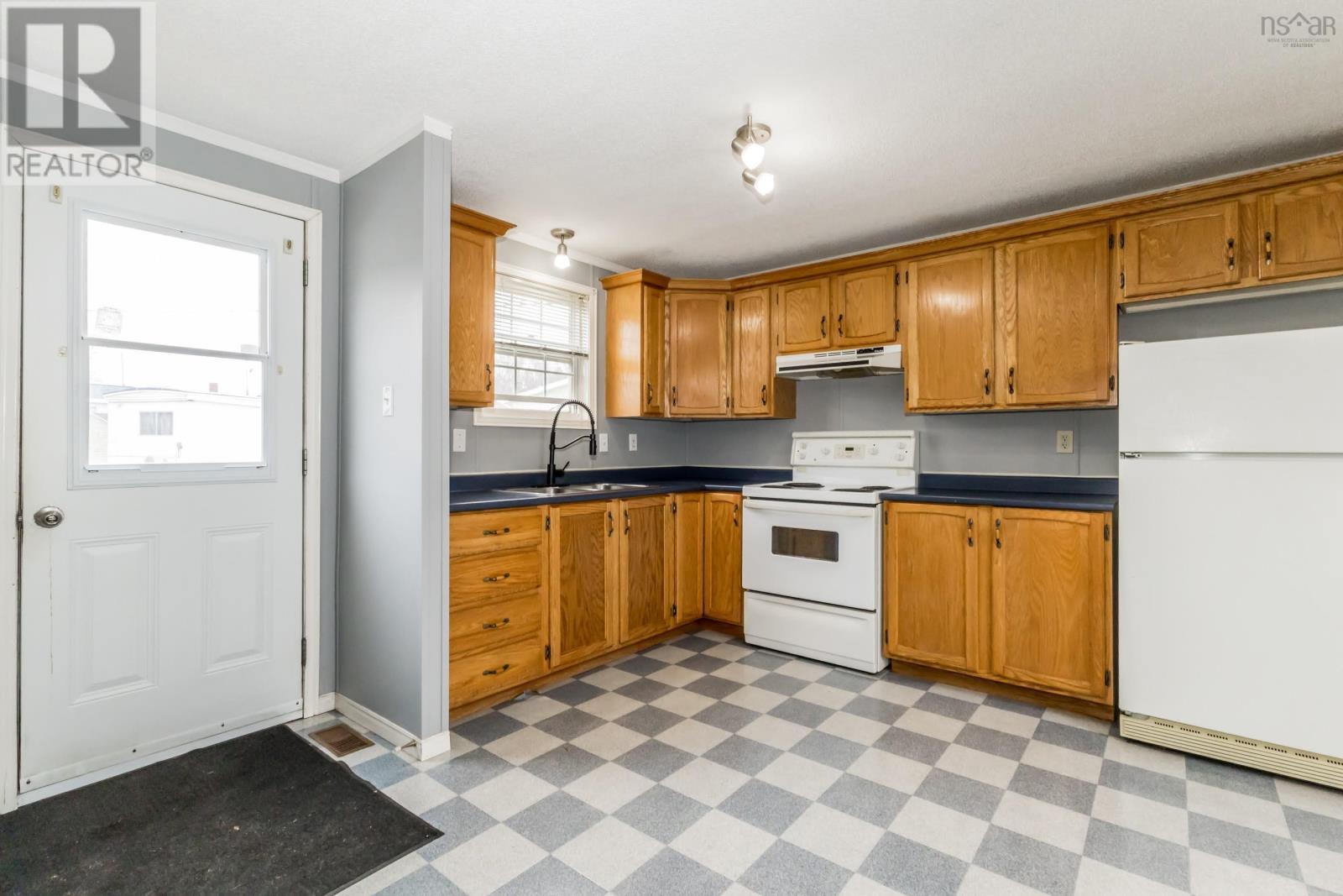 44 Douglas Avenue - 7