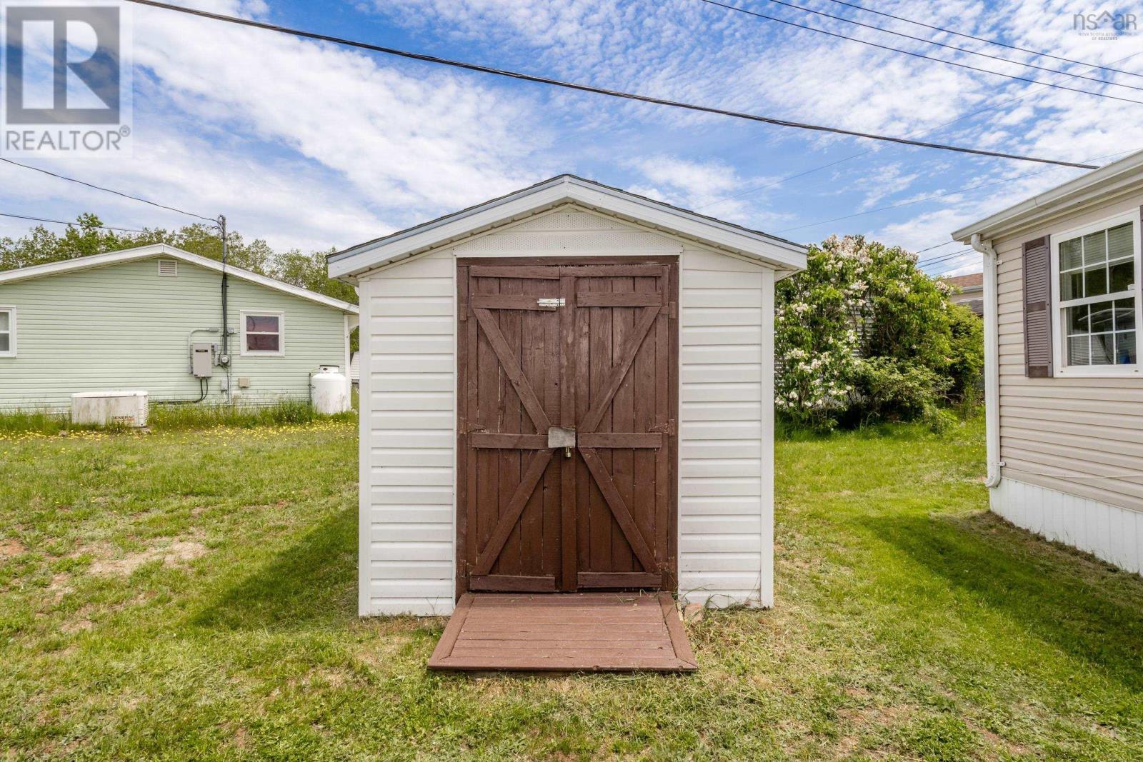 44 Douglas Avenue - 27