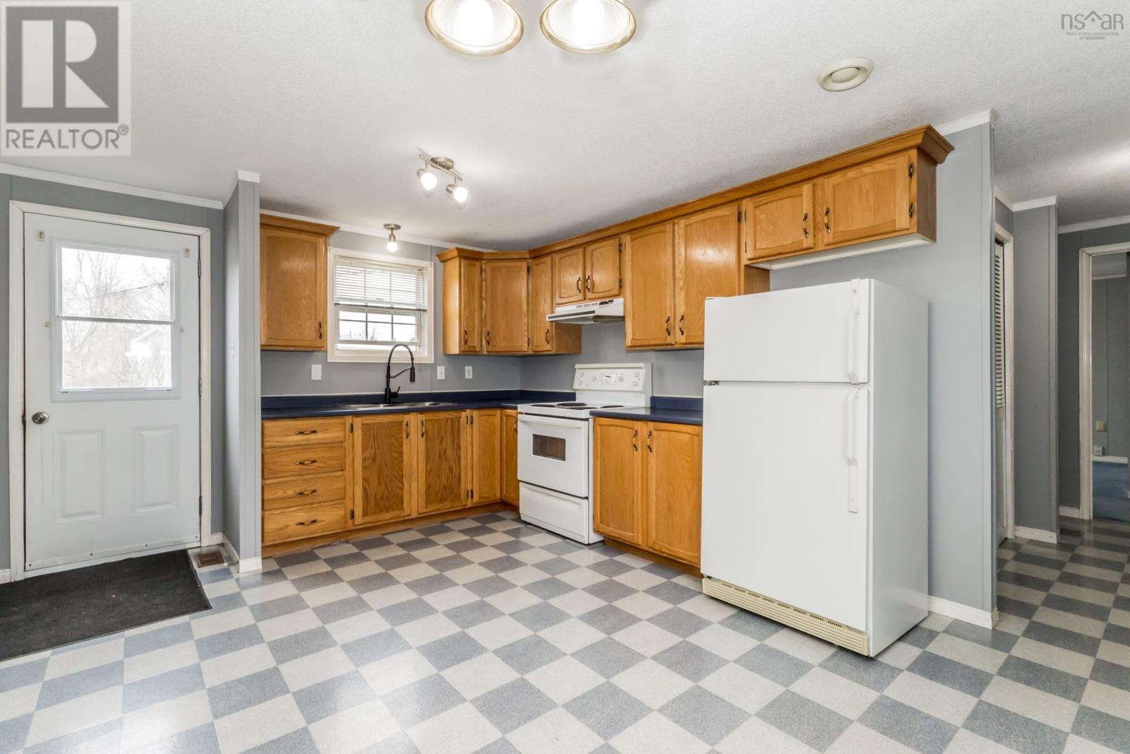 44 Douglas Avenue - 8