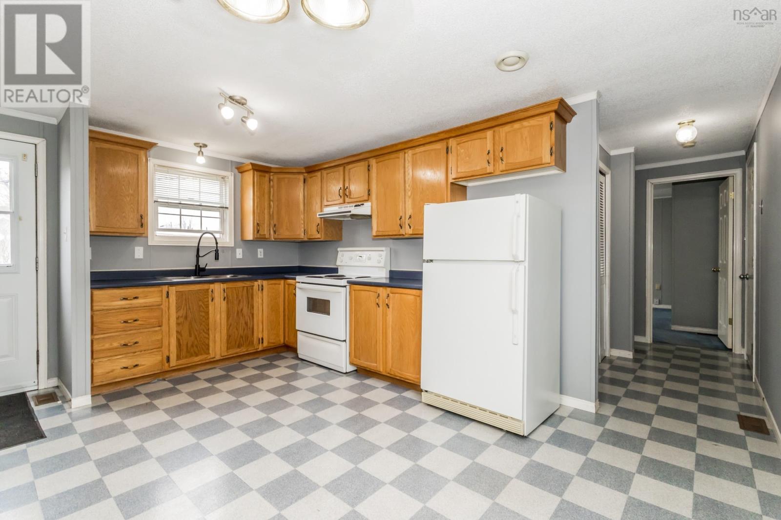 44 Douglas Avenue - 9