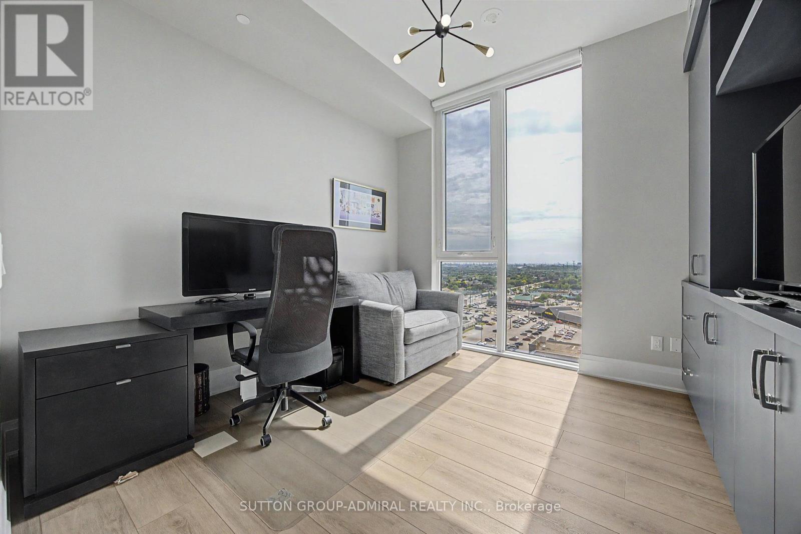 #1502 10 GATINEAU DRIVE - 10