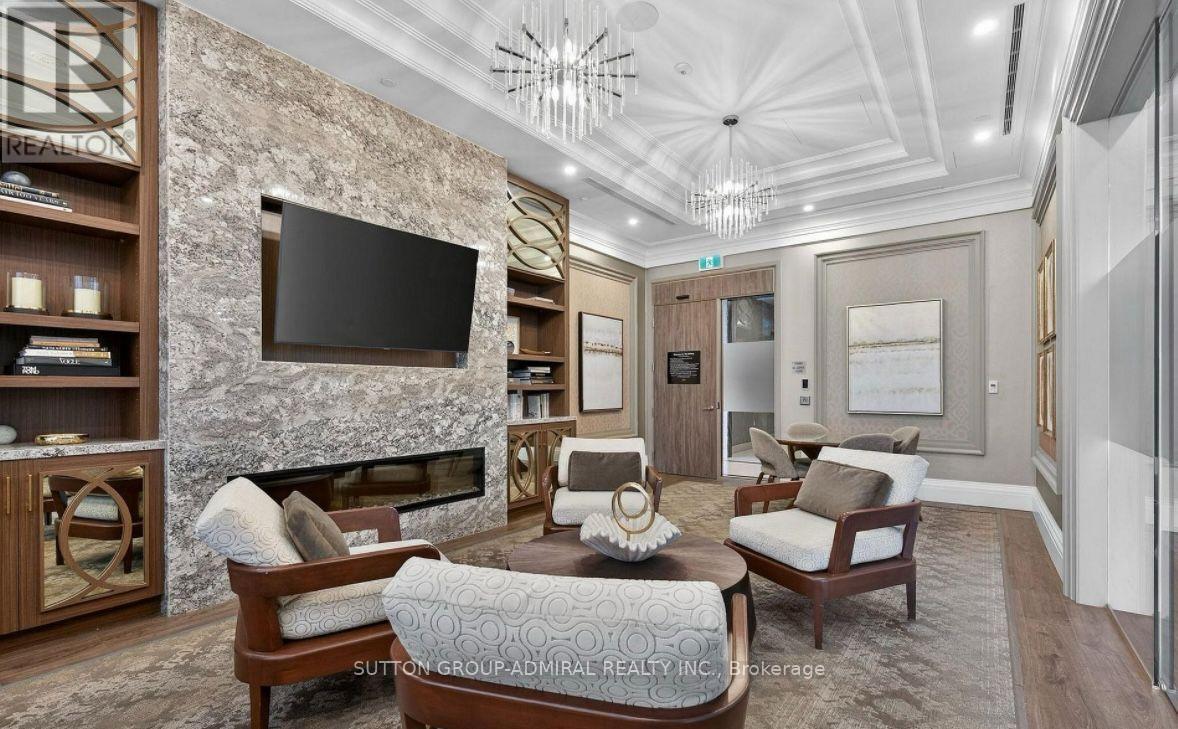 #1502 10 GATINEAU DRIVE - 22