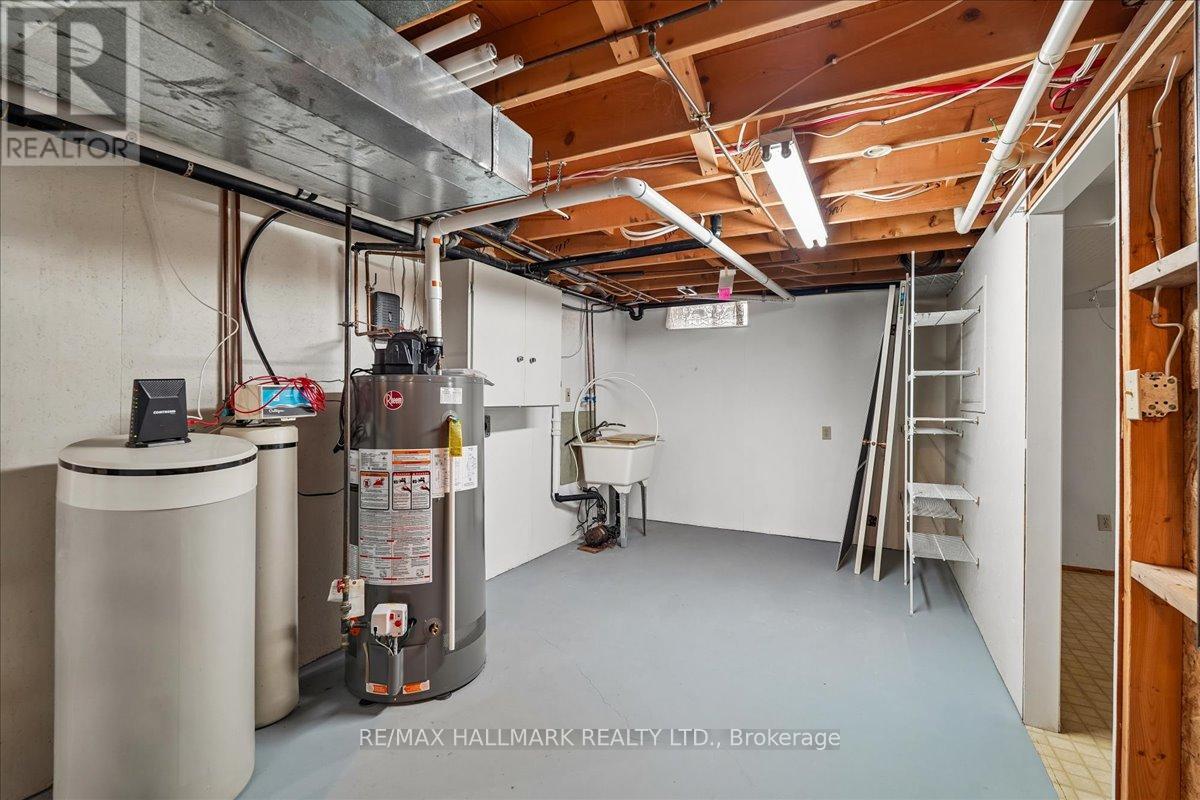 9 PINETREE COURT - 30