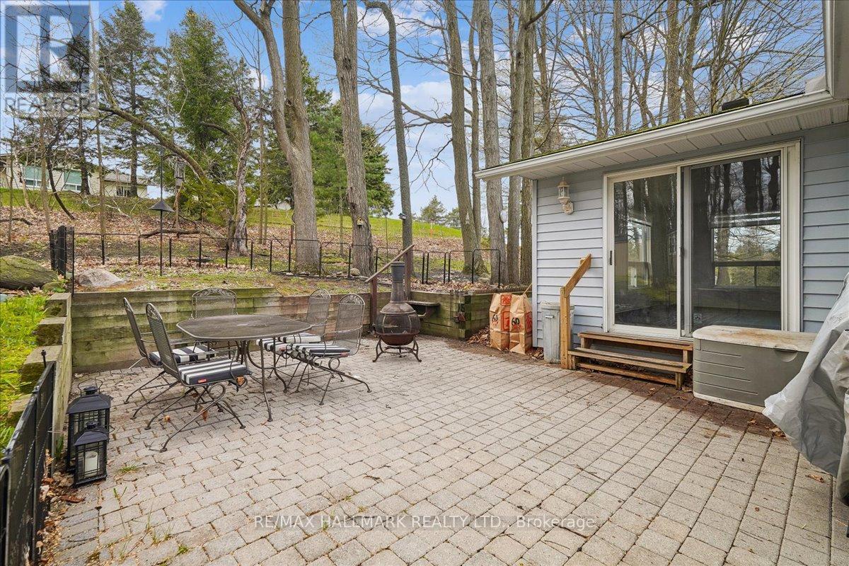 9 PINETREE COURT - 32
