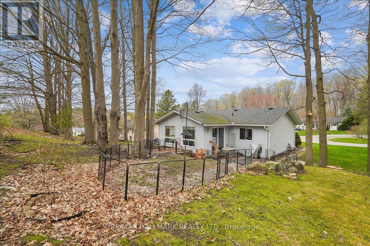 9 PINETREE COURT - 34