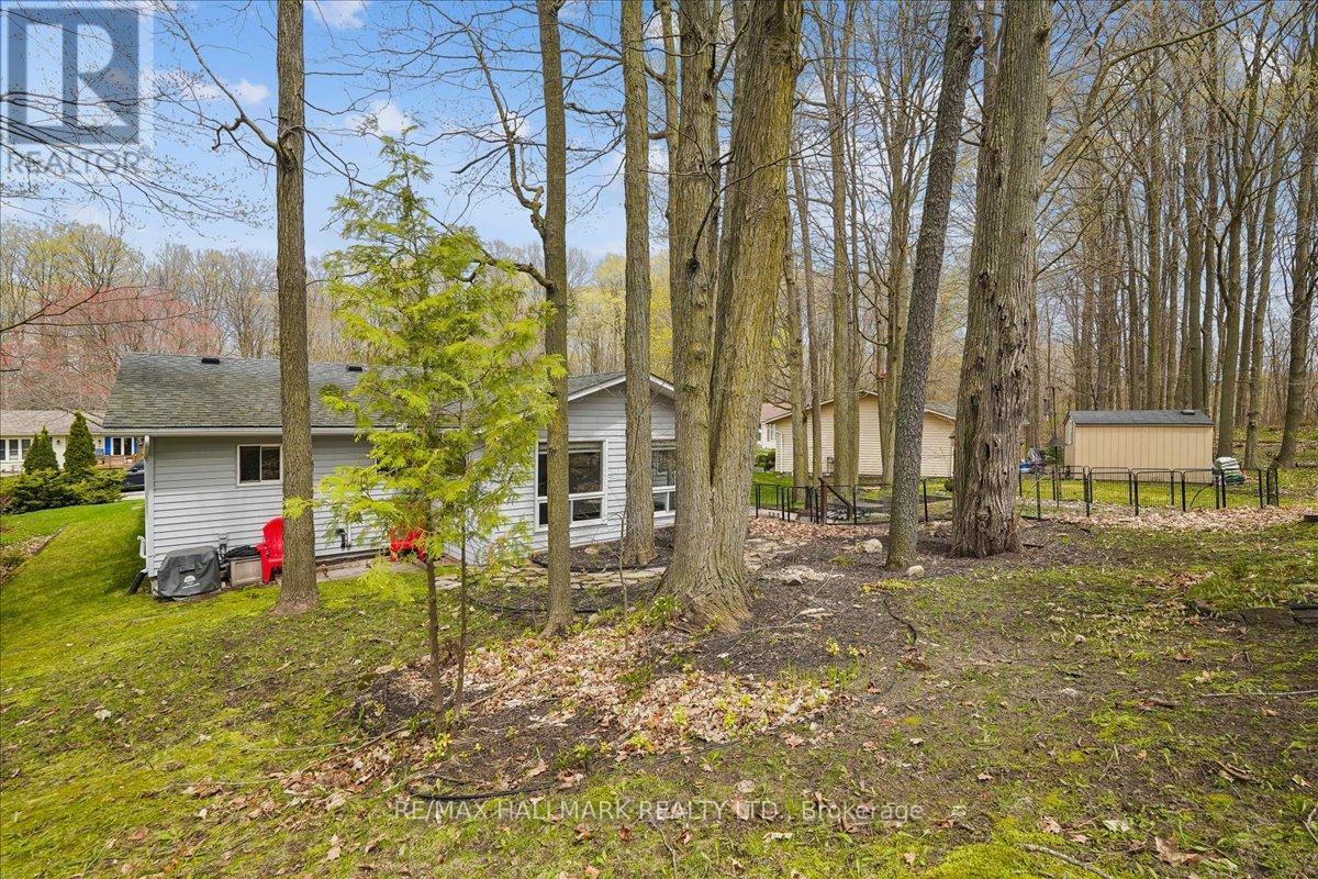 9 PINETREE COURT - 36