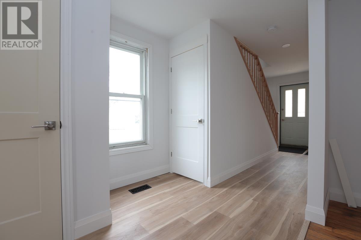 651 Queen ST W - 14