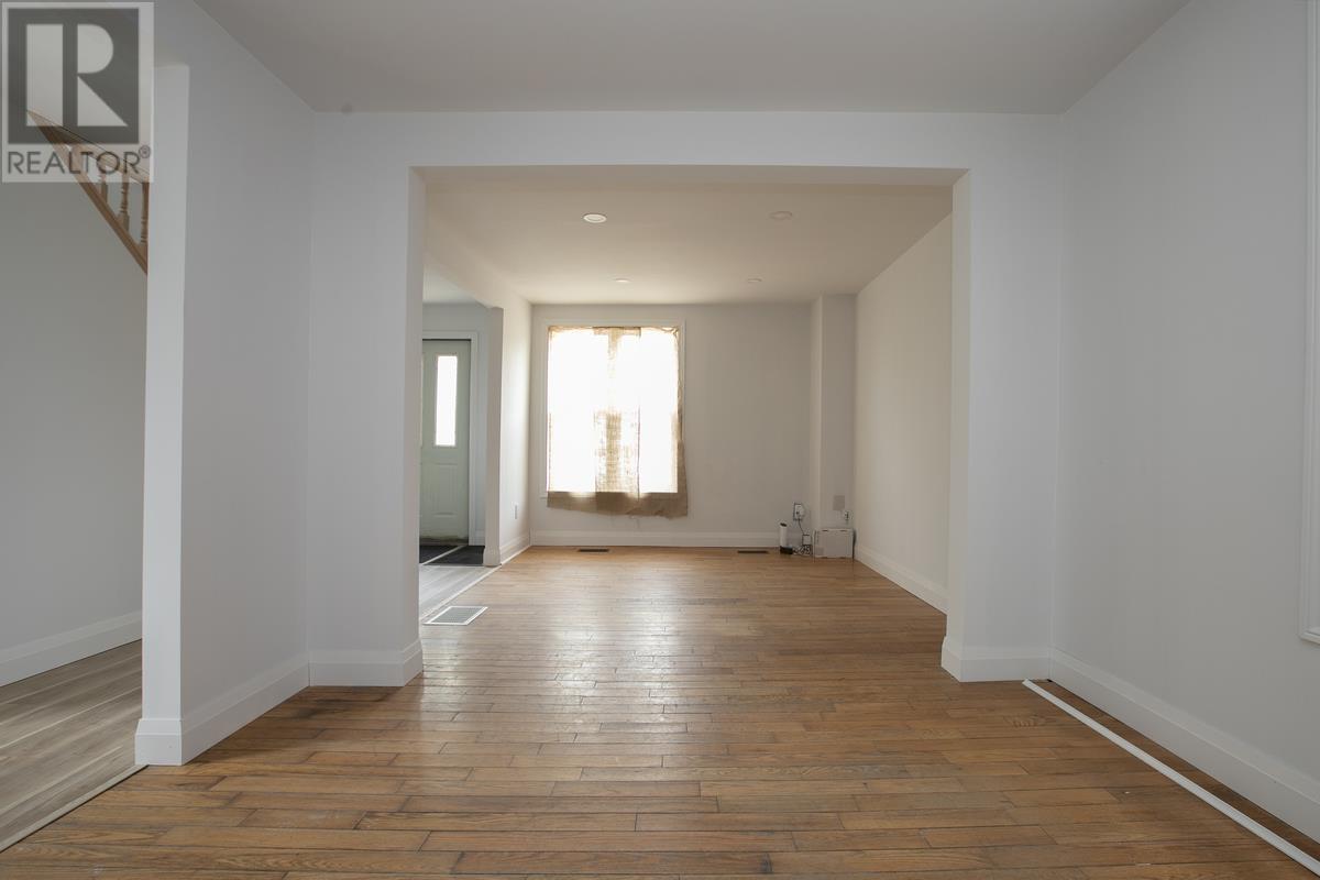 651 Queen ST W - 15