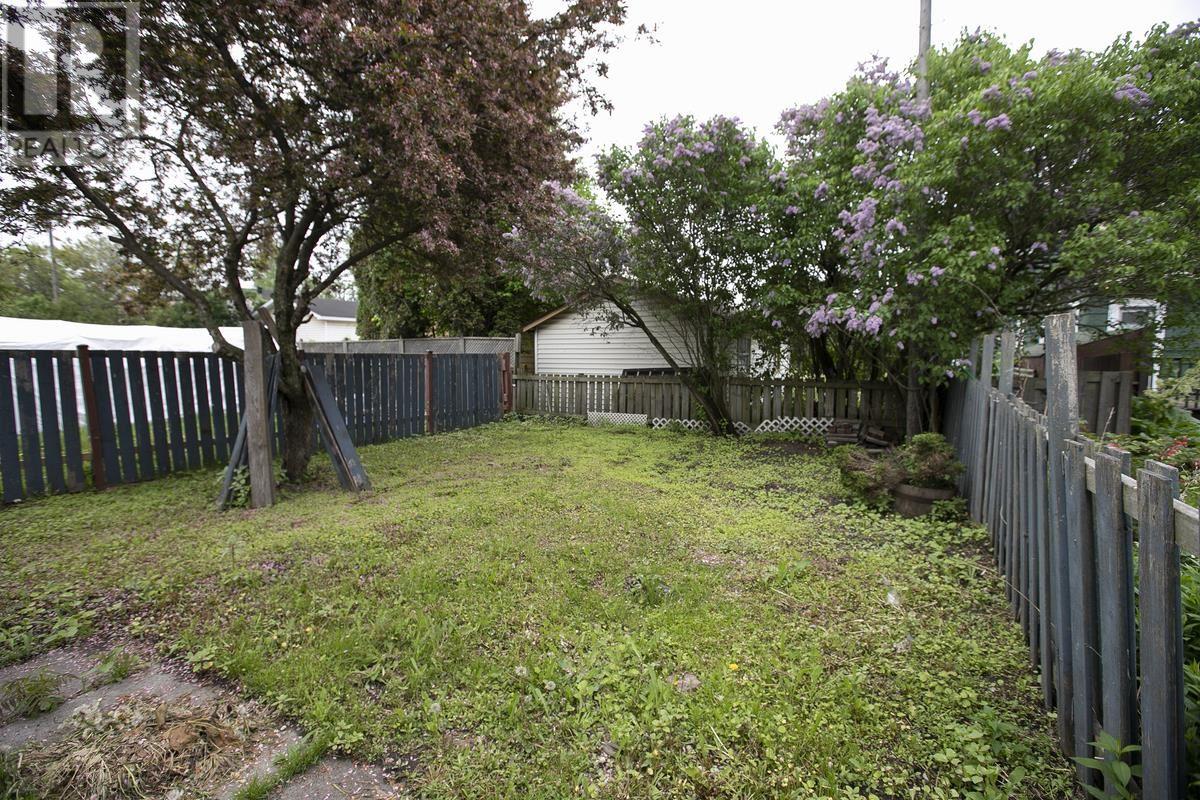 651 Queen ST W - 9
