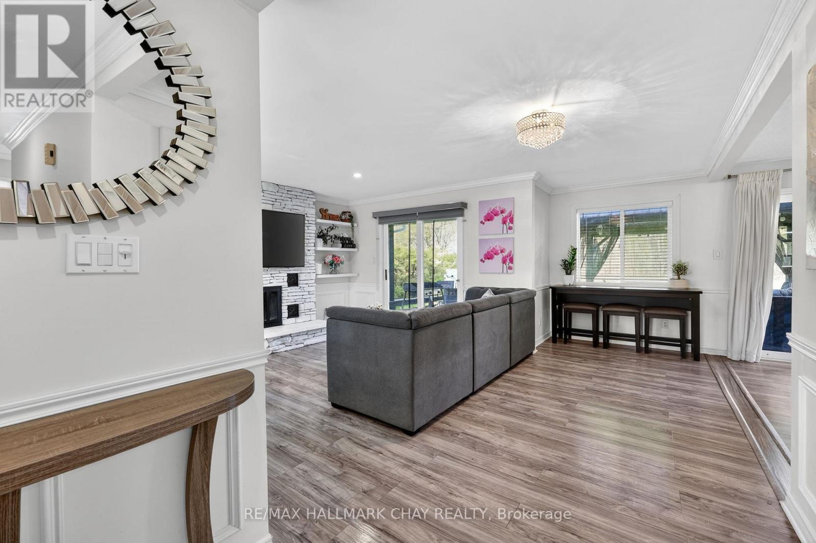 2330 LAKESHORE ROAD E - 10