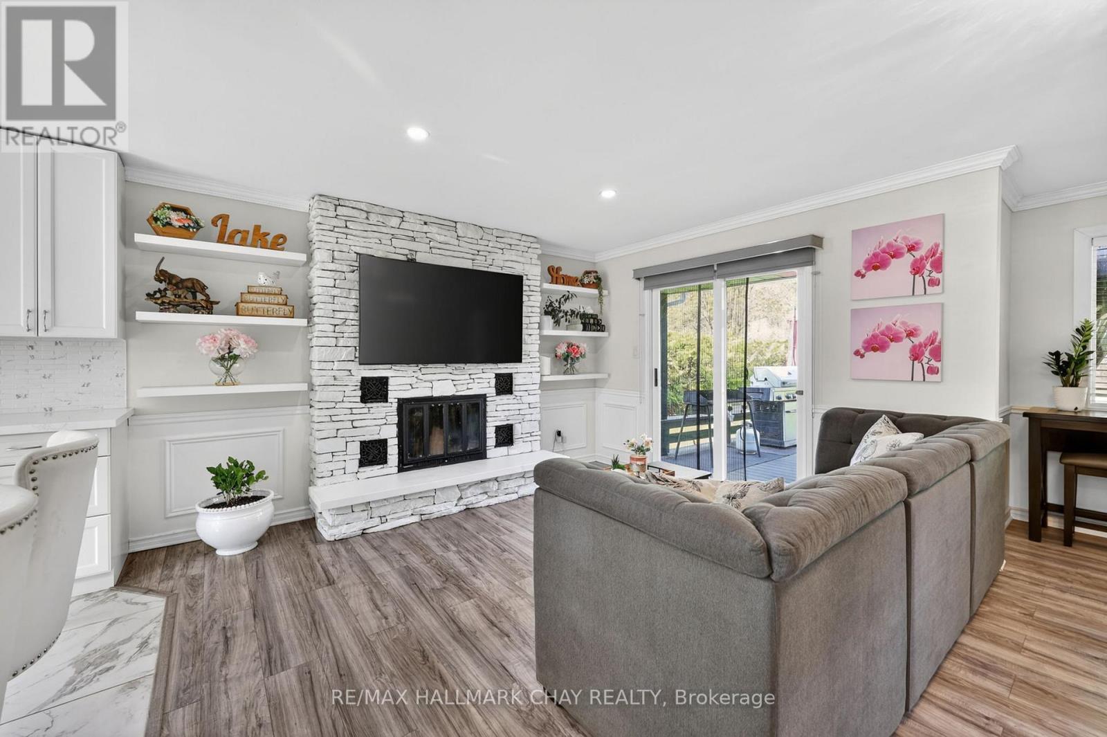 2330 LAKESHORE ROAD E - 12