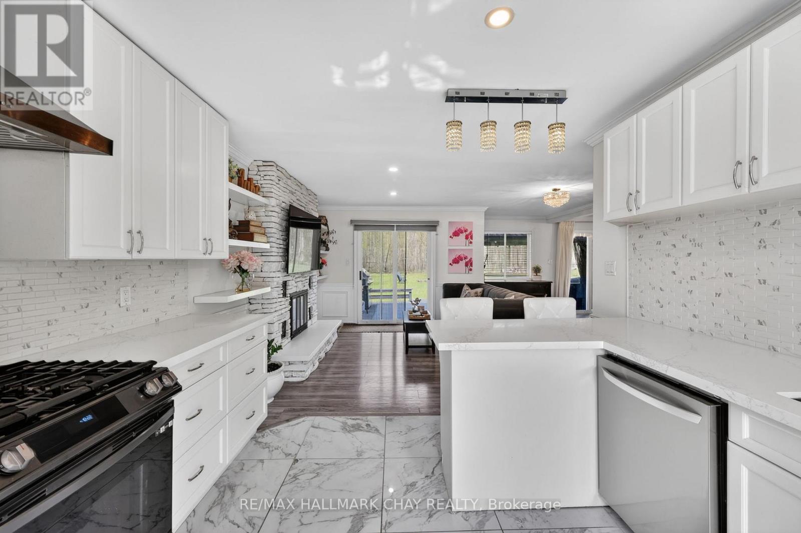 2330 LAKESHORE ROAD E - 15