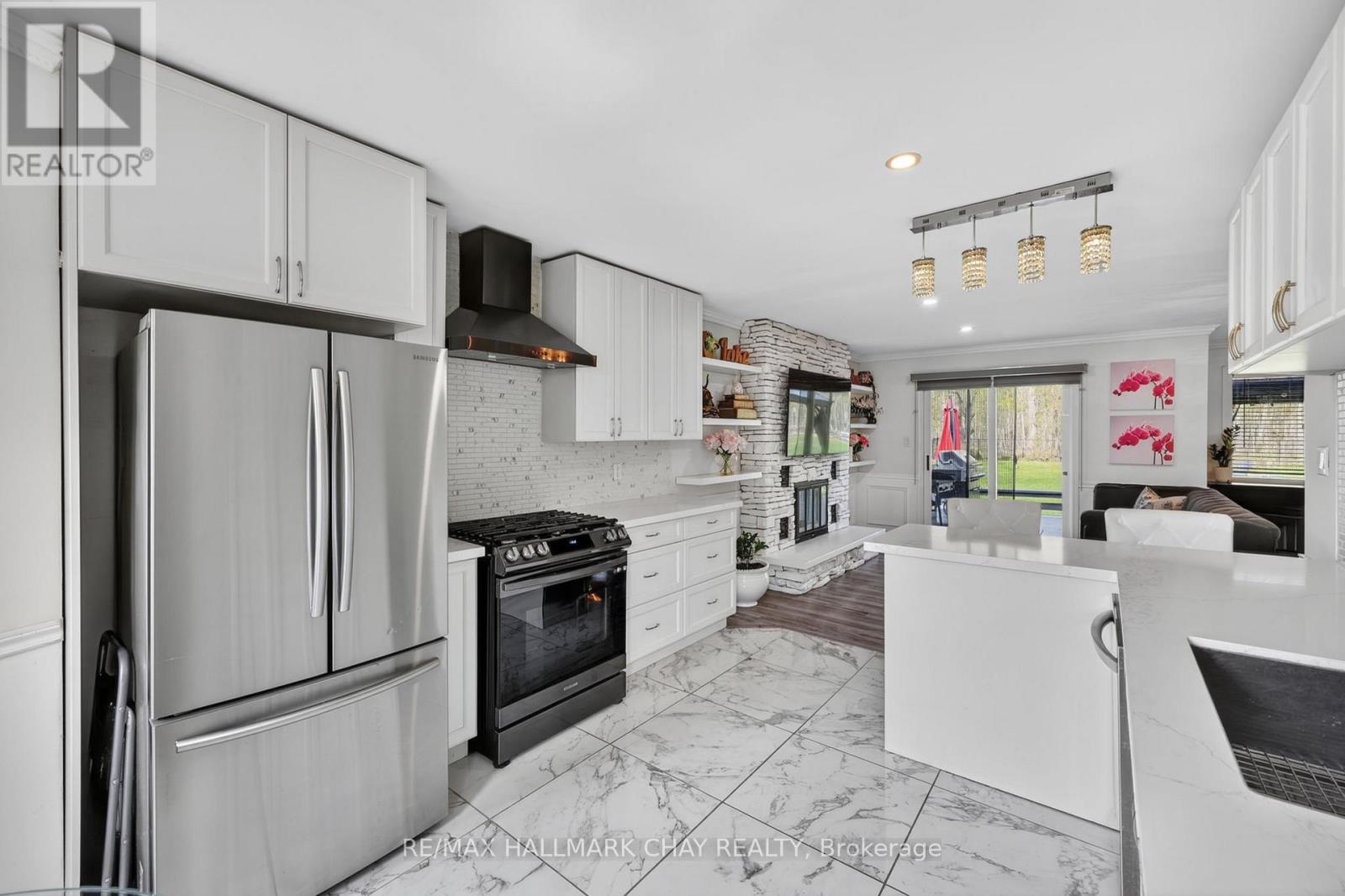 2330 LAKESHORE ROAD E - 18