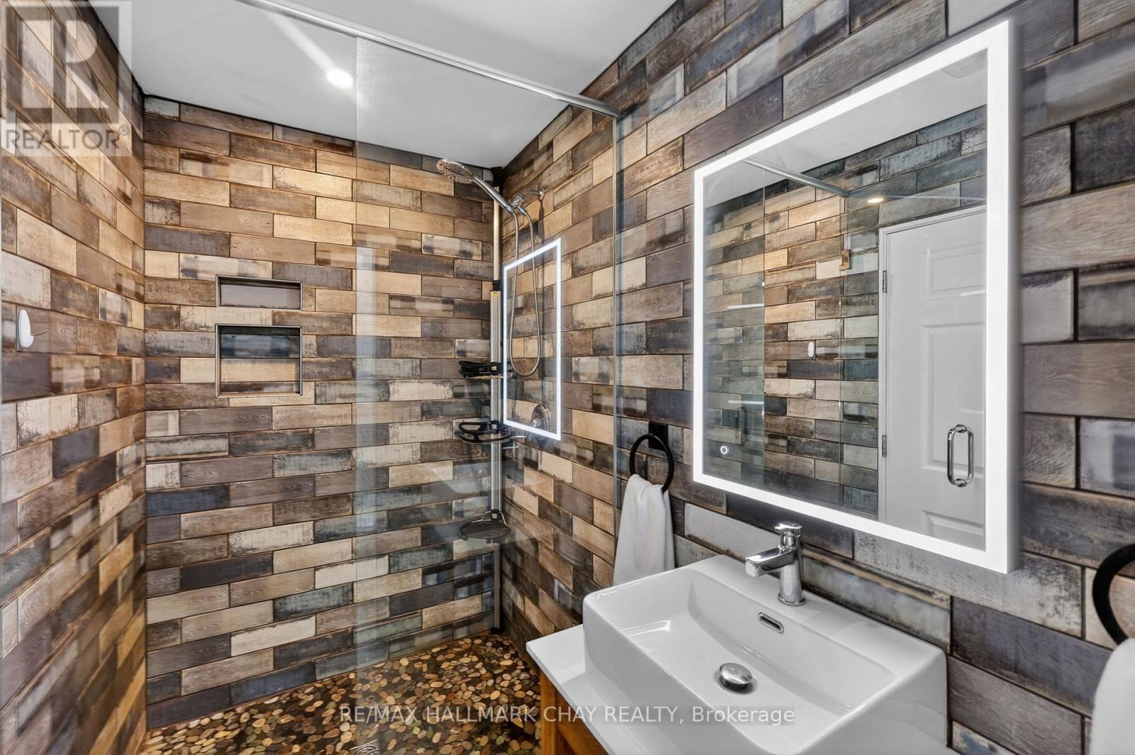 2330 LAKESHORE ROAD E - 21