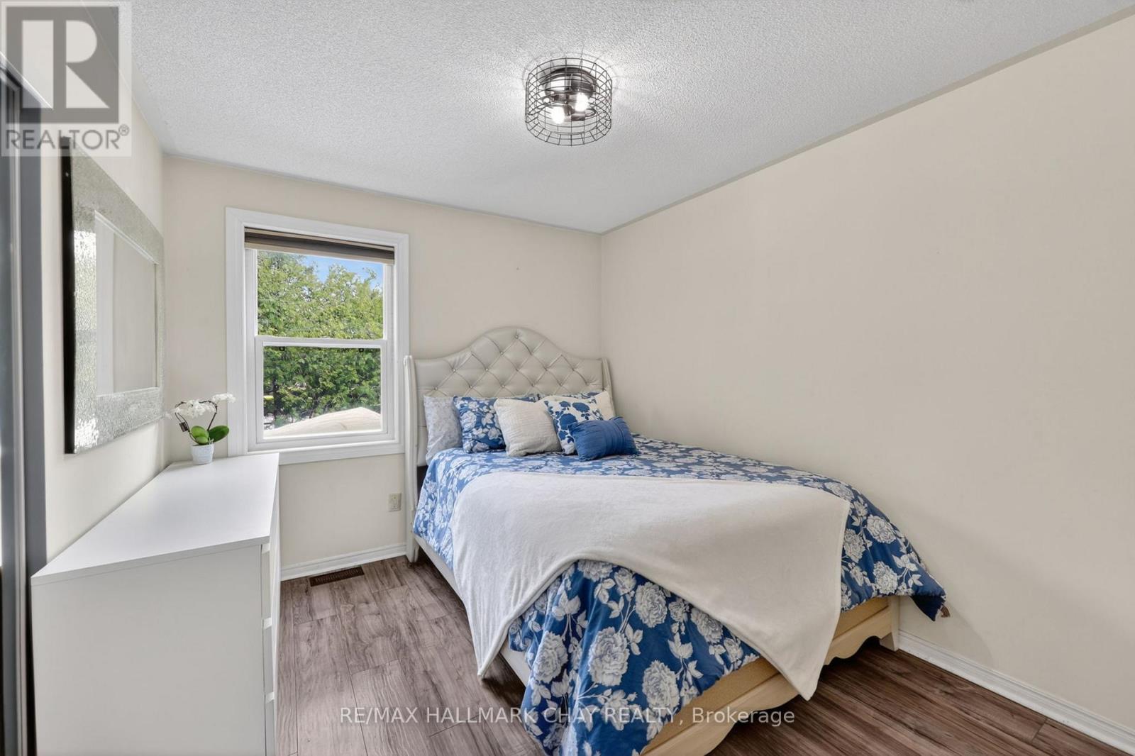 2330 LAKESHORE ROAD E - 22