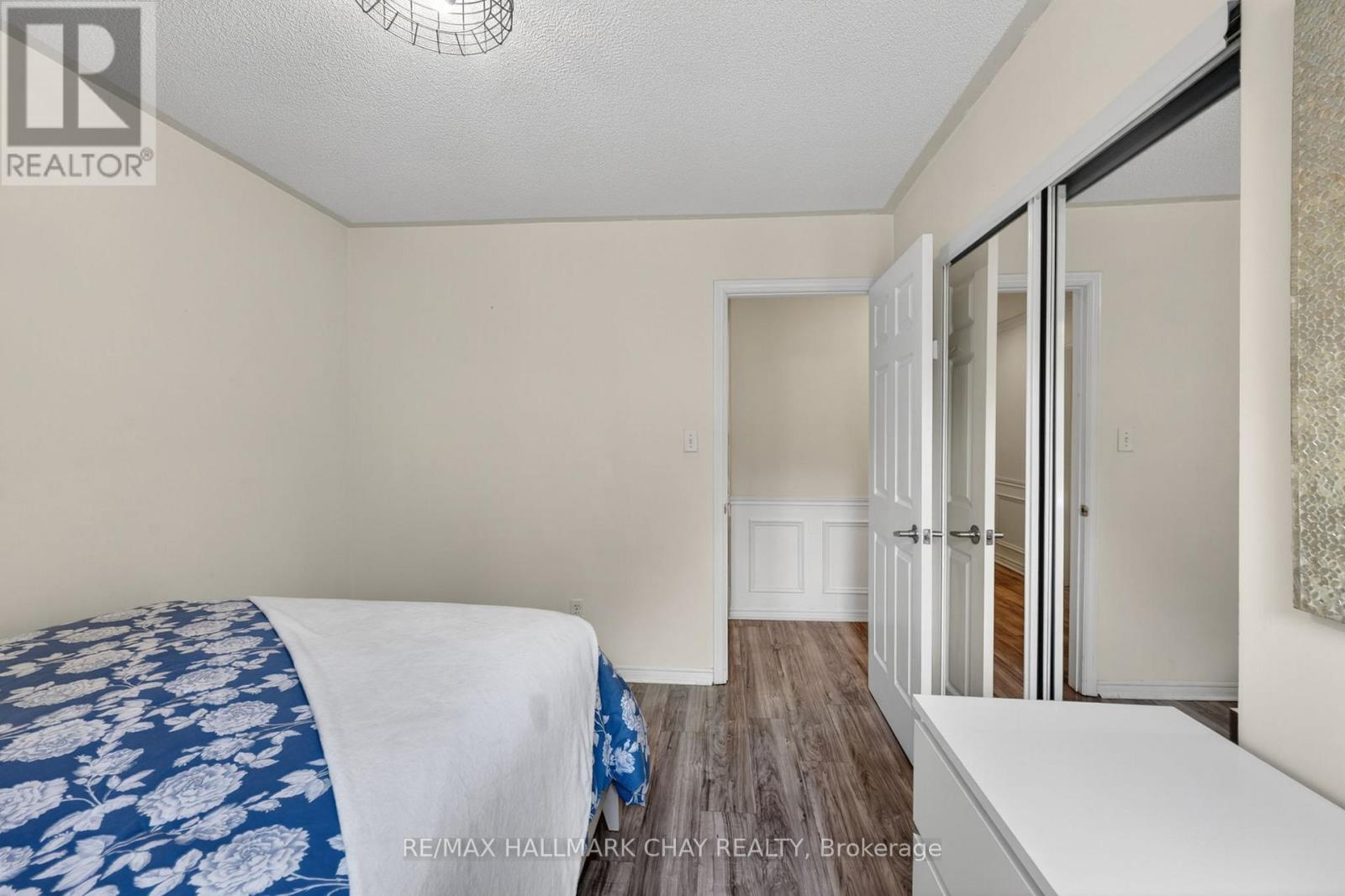 2330 LAKESHORE ROAD E - 23