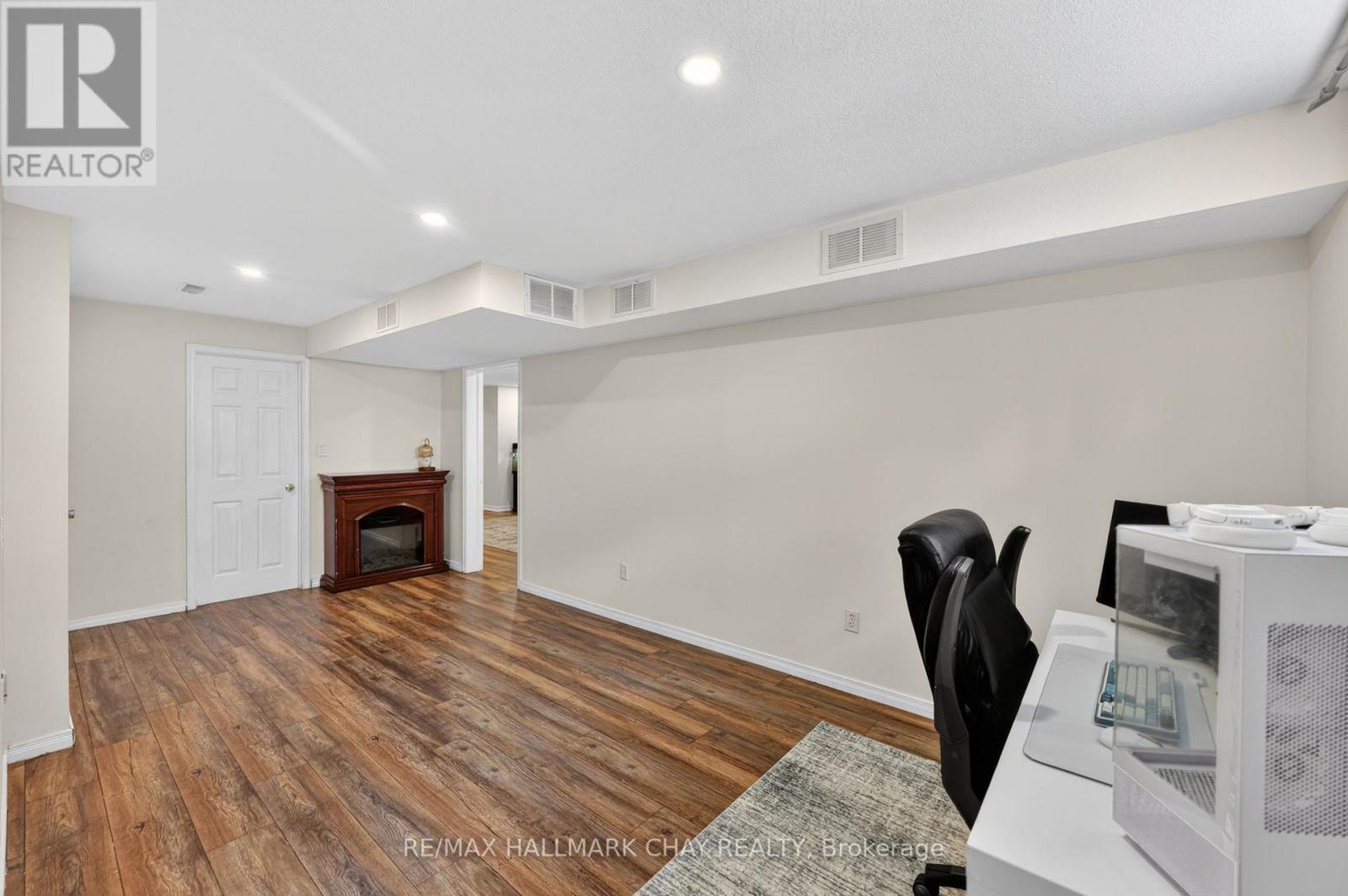 2330 LAKESHORE ROAD E - 27