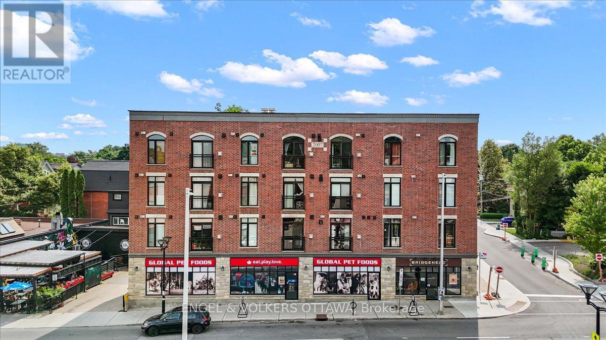 #205 6 GROVE AVENUE - 1