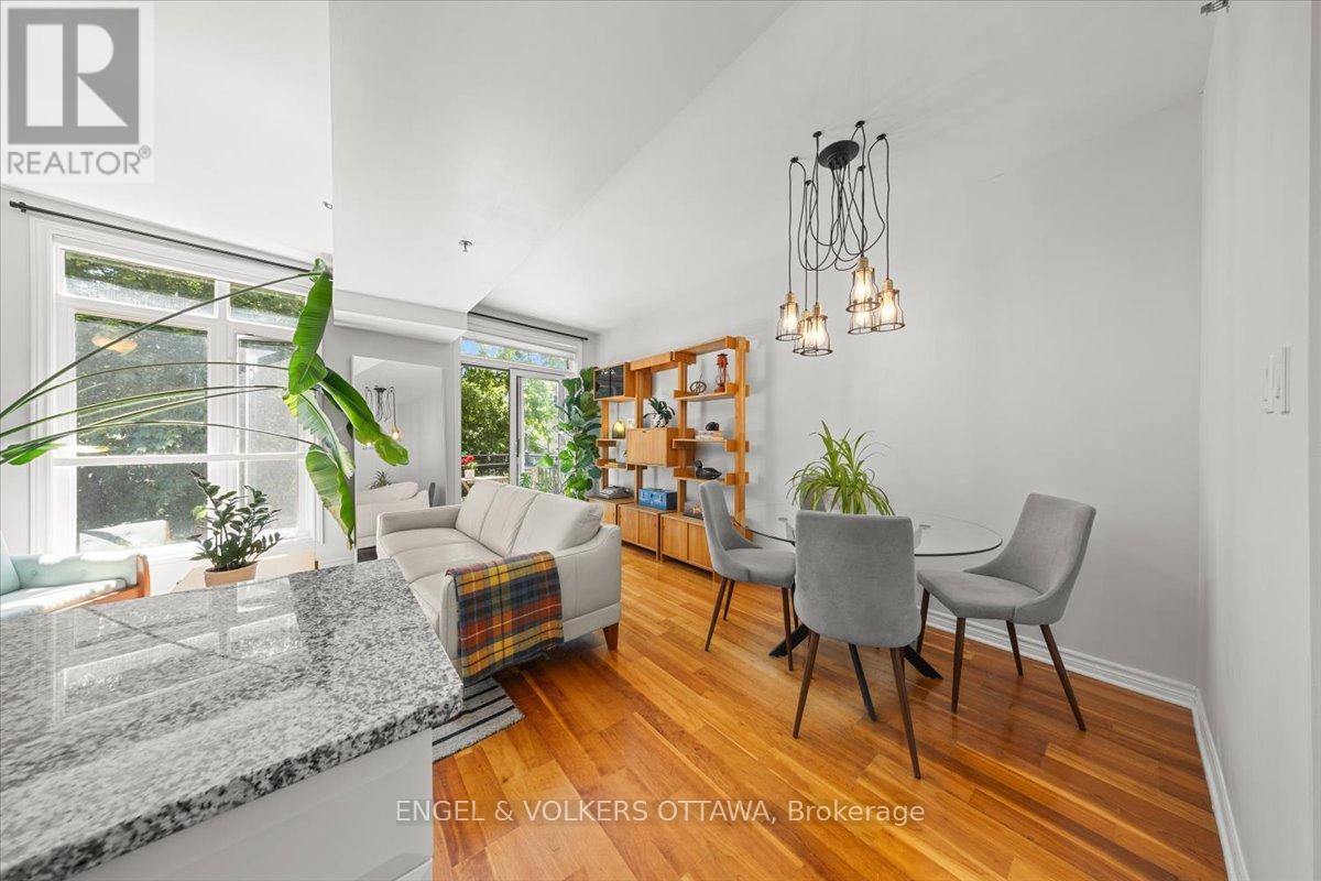 #205 6 GROVE AVENUE - 10