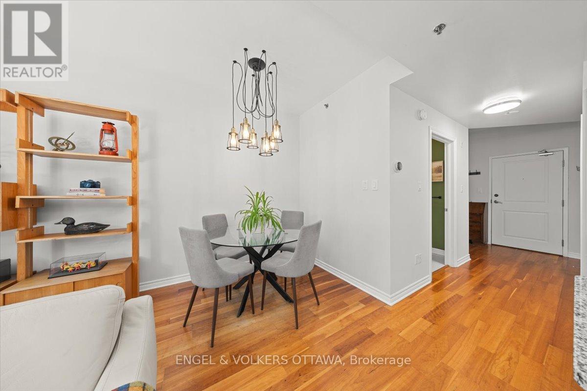 #205 6 GROVE AVENUE - 11
