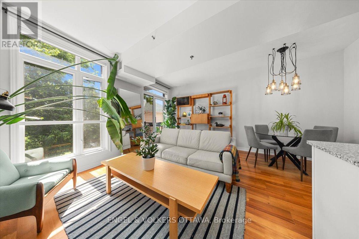 #205 6 GROVE AVENUE - 14
