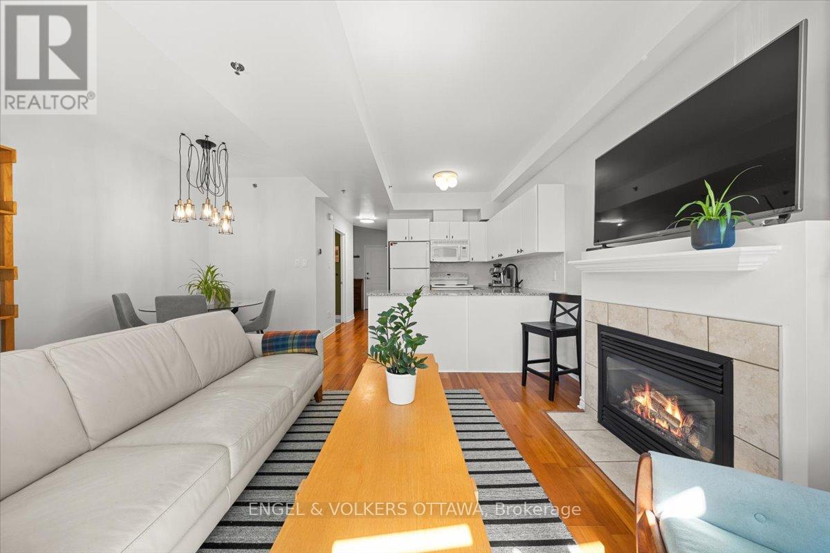 #205 6 GROVE AVENUE - 15
