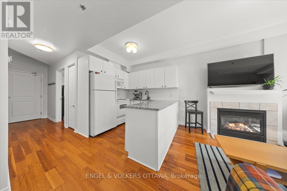#205 6 GROVE AVENUE - 16