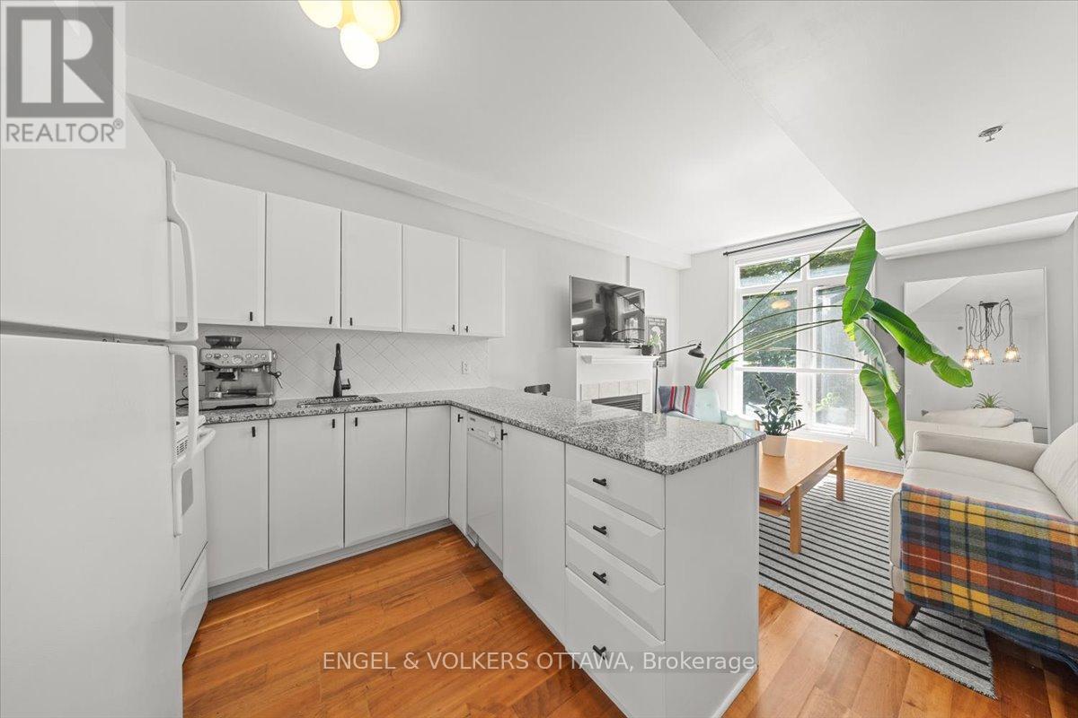 #205 6 GROVE AVENUE - 18