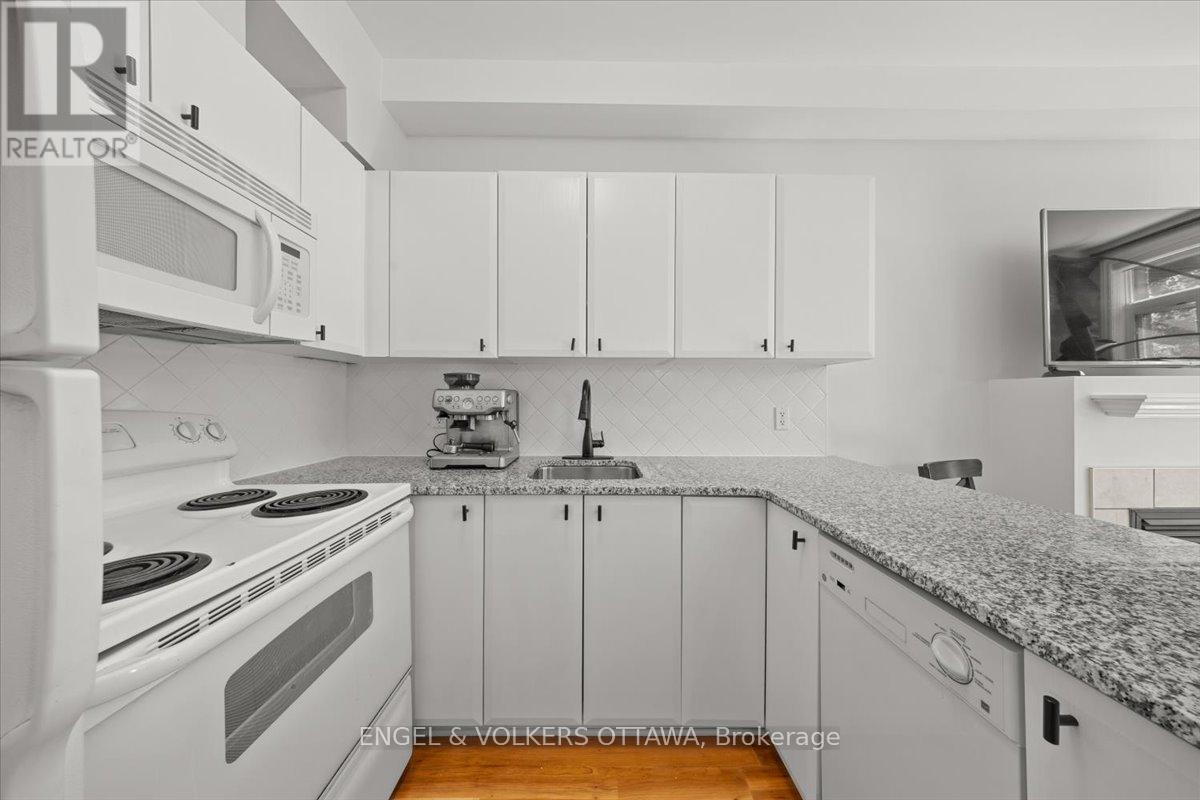 #205 6 GROVE AVENUE - 19