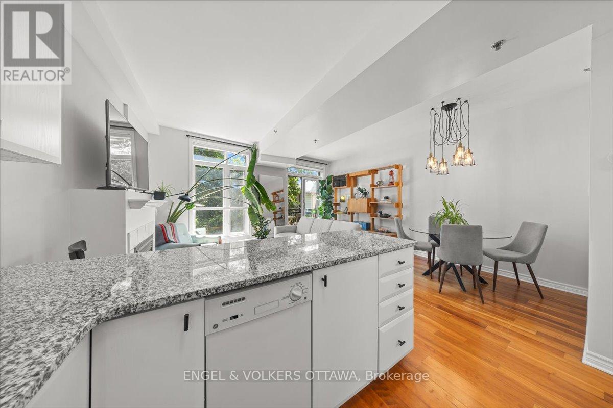 #205 6 GROVE AVENUE - 20