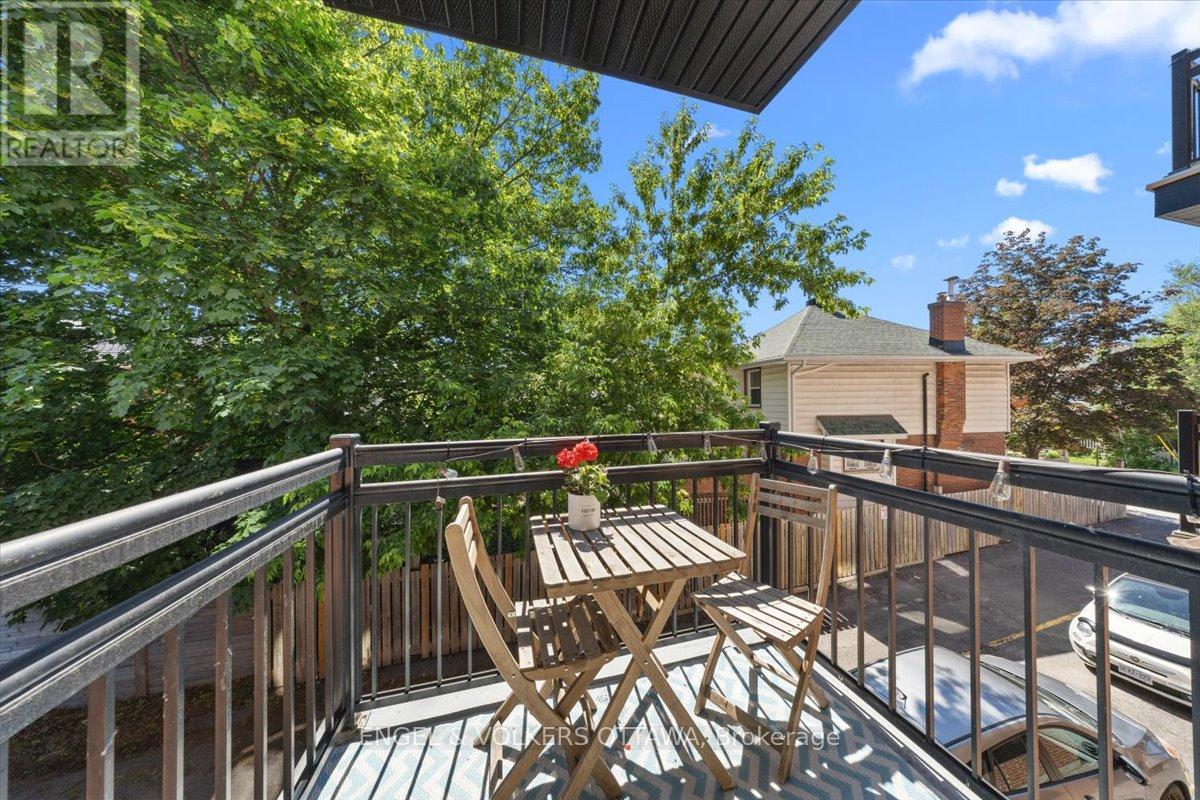 #205 6 GROVE AVENUE - 22