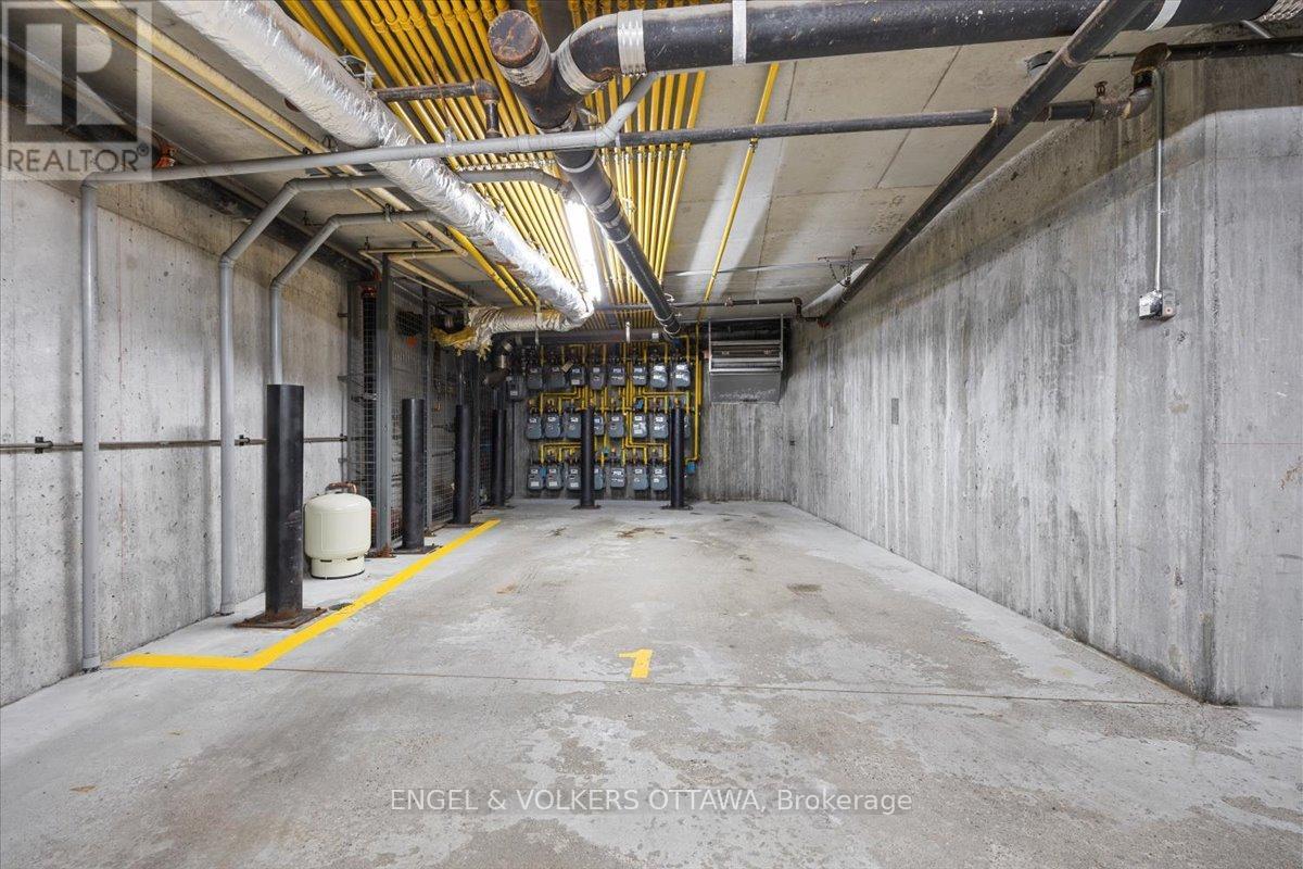 #205 6 GROVE AVENUE - 24