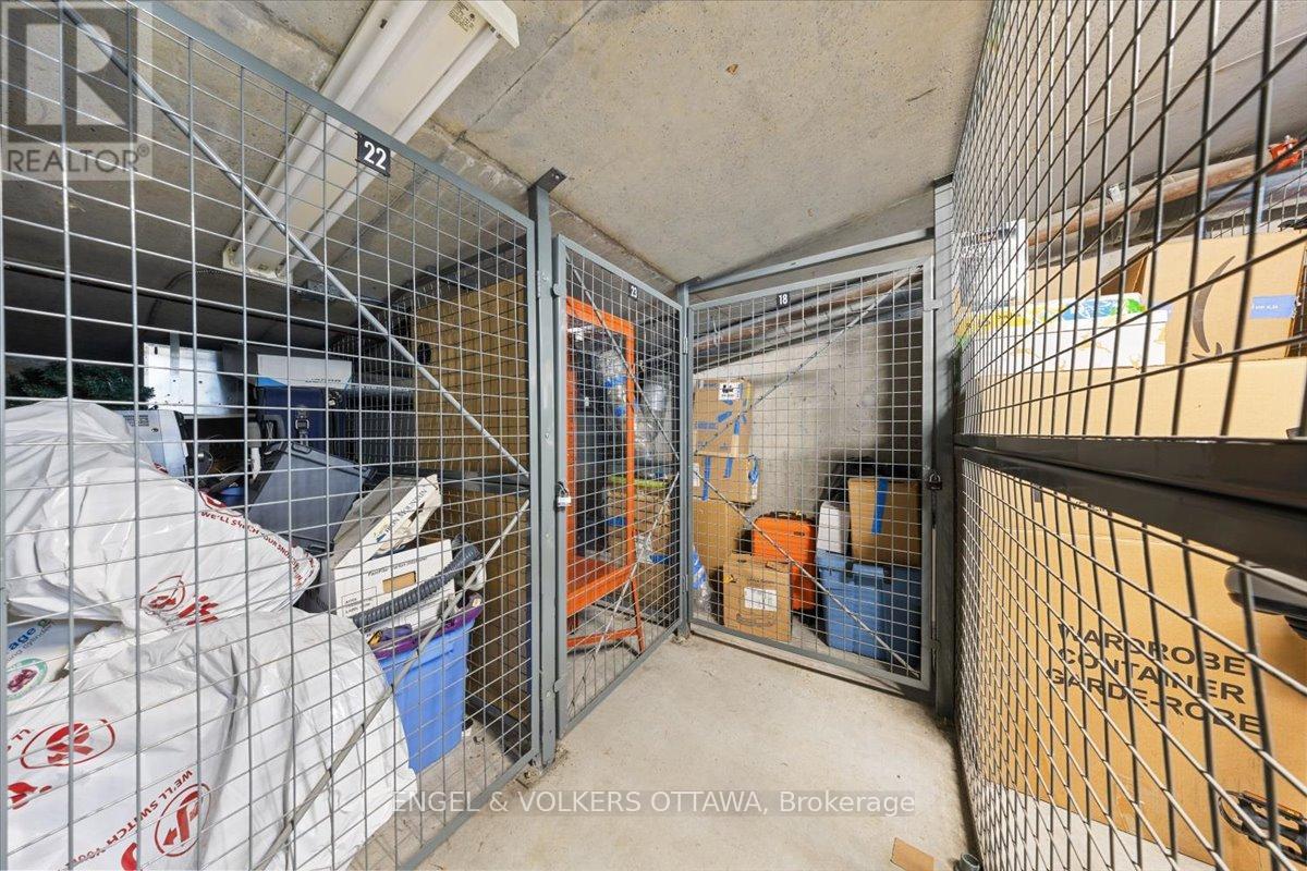 #205 6 GROVE AVENUE - 25