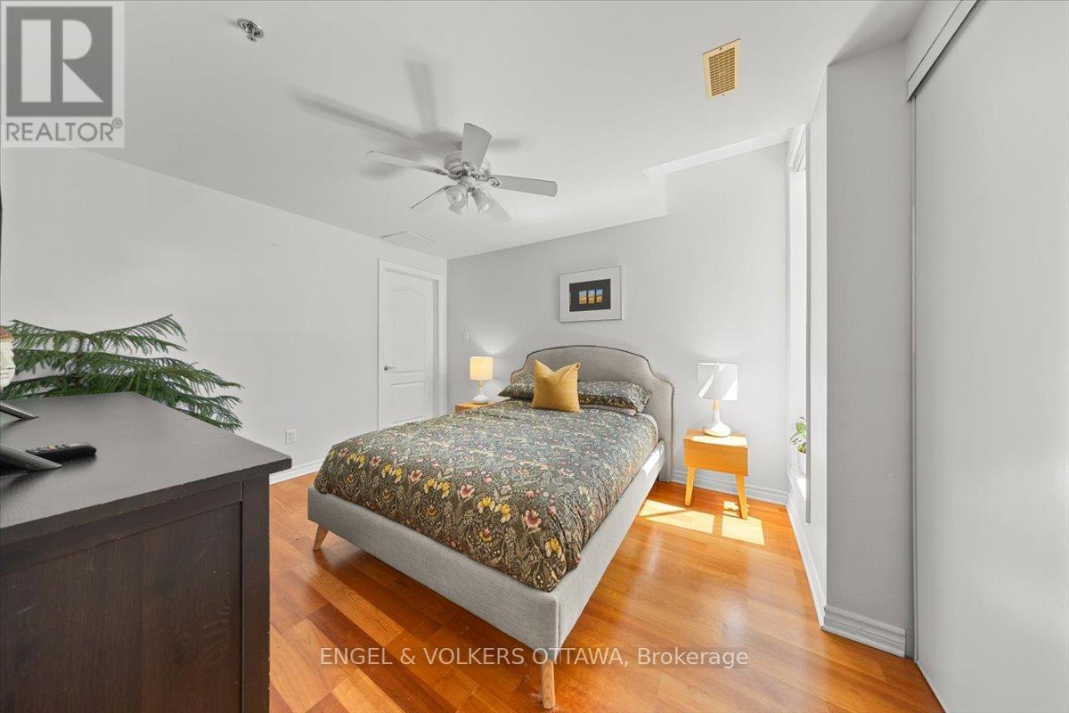 #205 6 GROVE AVENUE - 3
