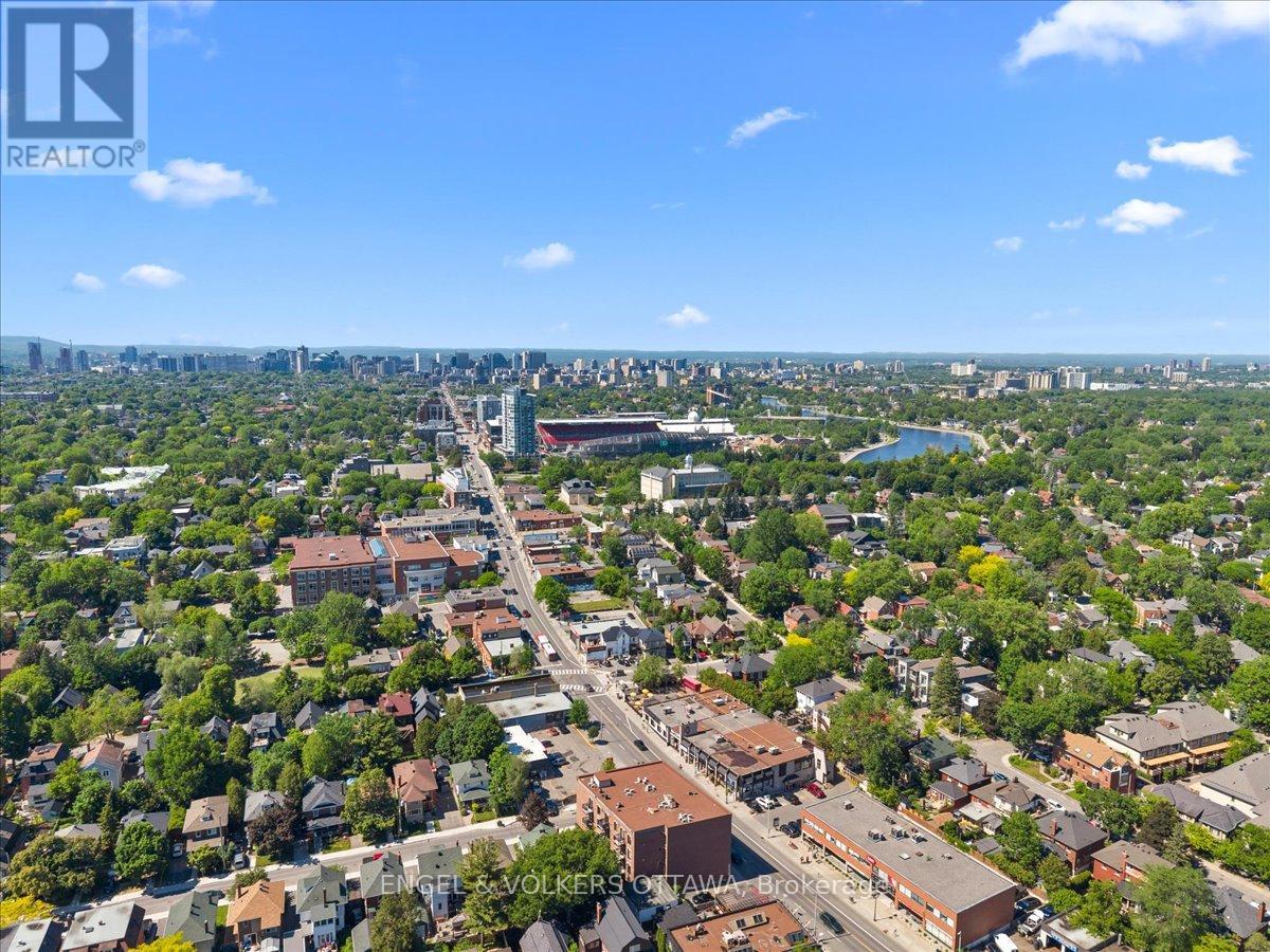 #205 6 GROVE AVENUE - 32