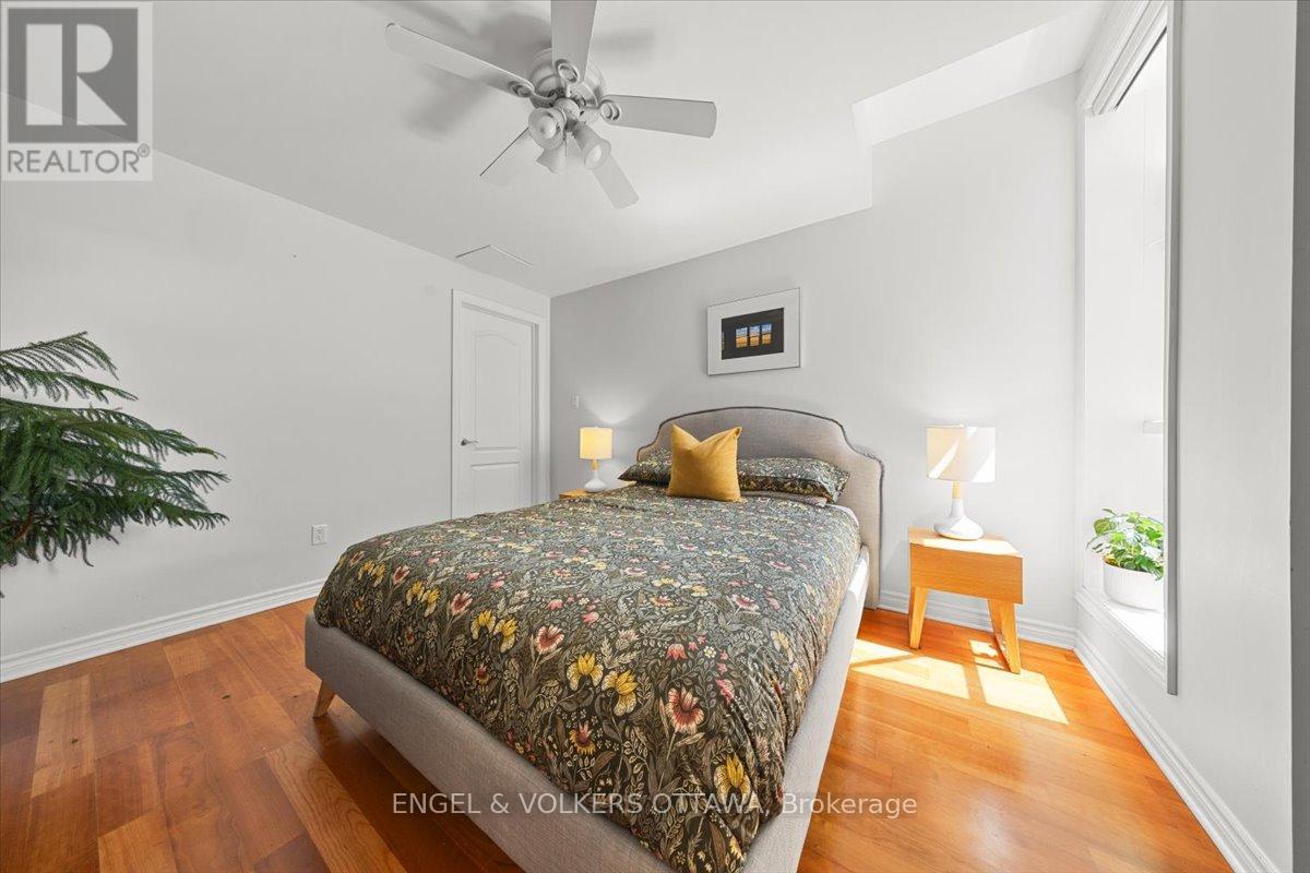 #205 6 GROVE AVENUE - 4