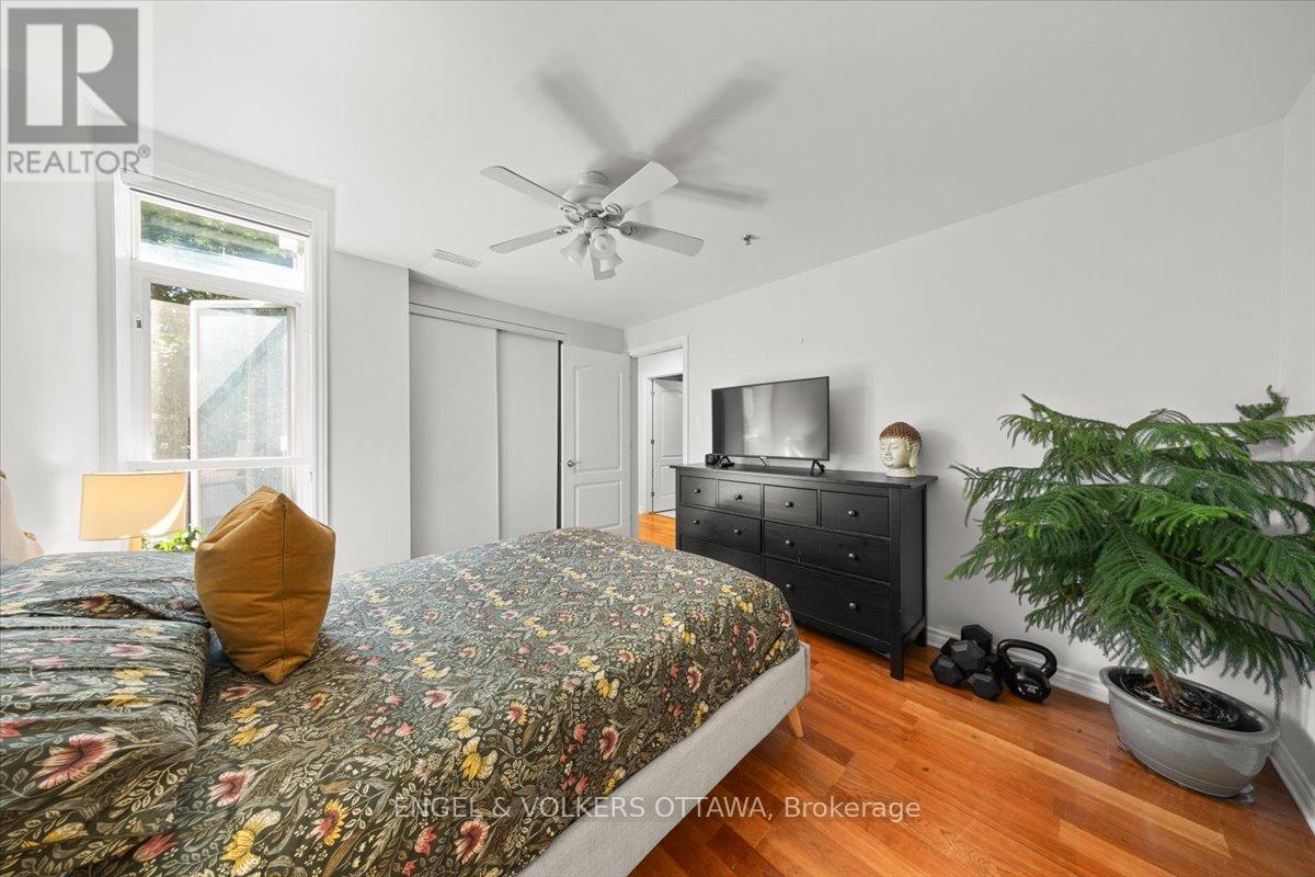 #205 6 GROVE AVENUE - 6