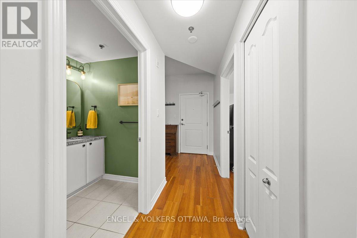 #205 6 GROVE AVENUE - 8