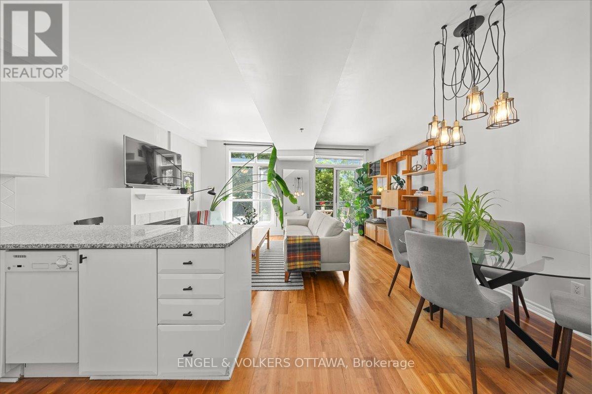 #205 6 GROVE AVENUE - 9