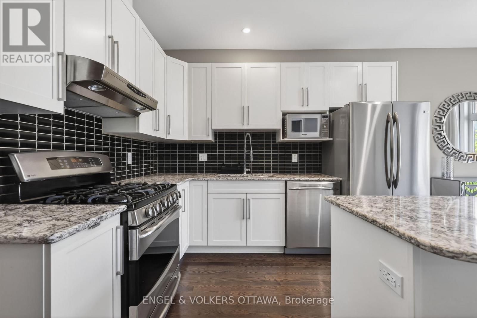260 BULRUSH CRESCENT — photo 10 of 38