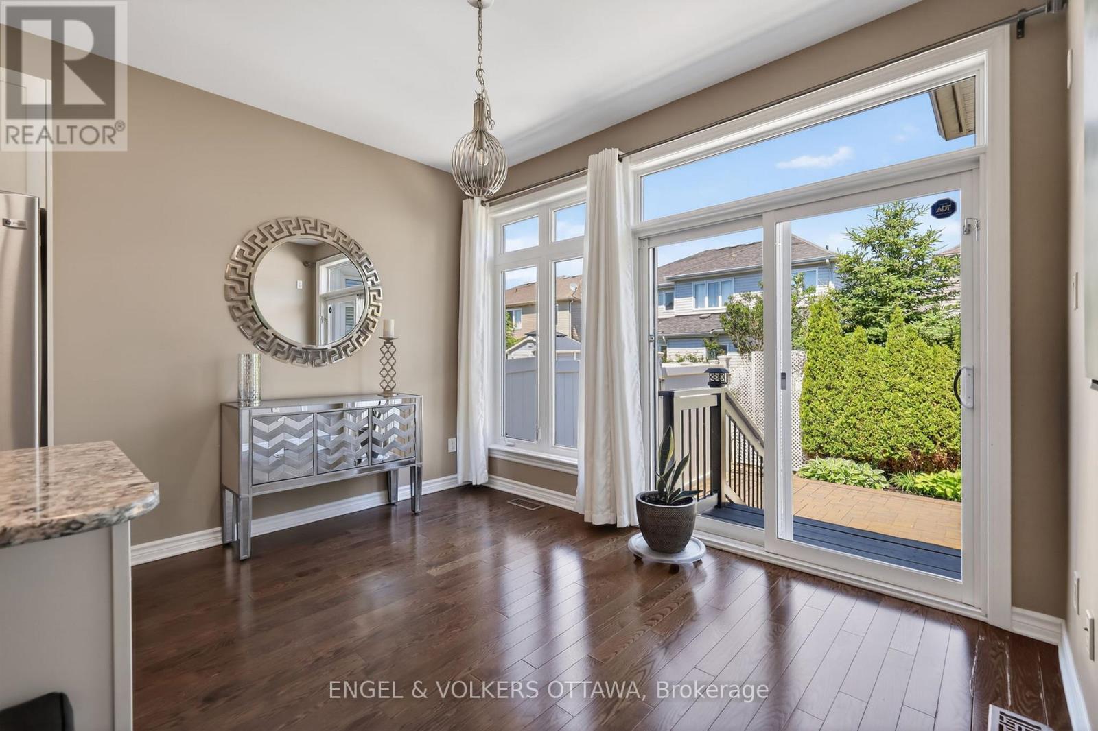 260 BULRUSH CRESCENT — photo 14 of 38