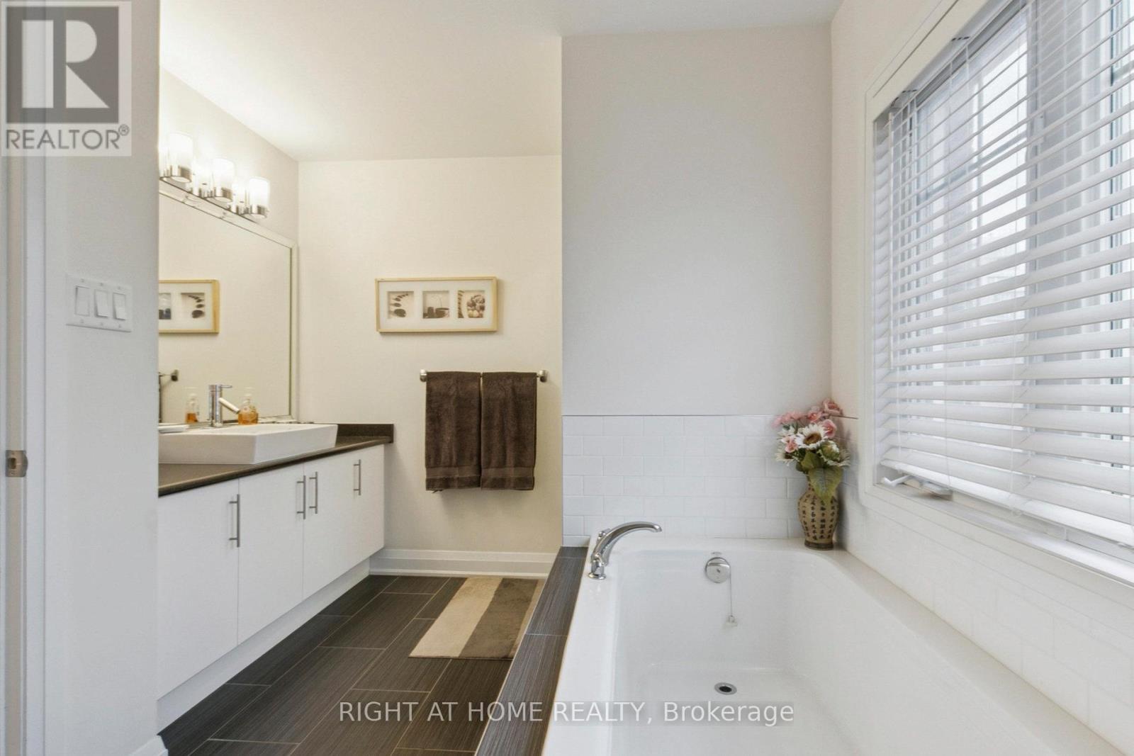 28 RAFFEIX LANE - 15