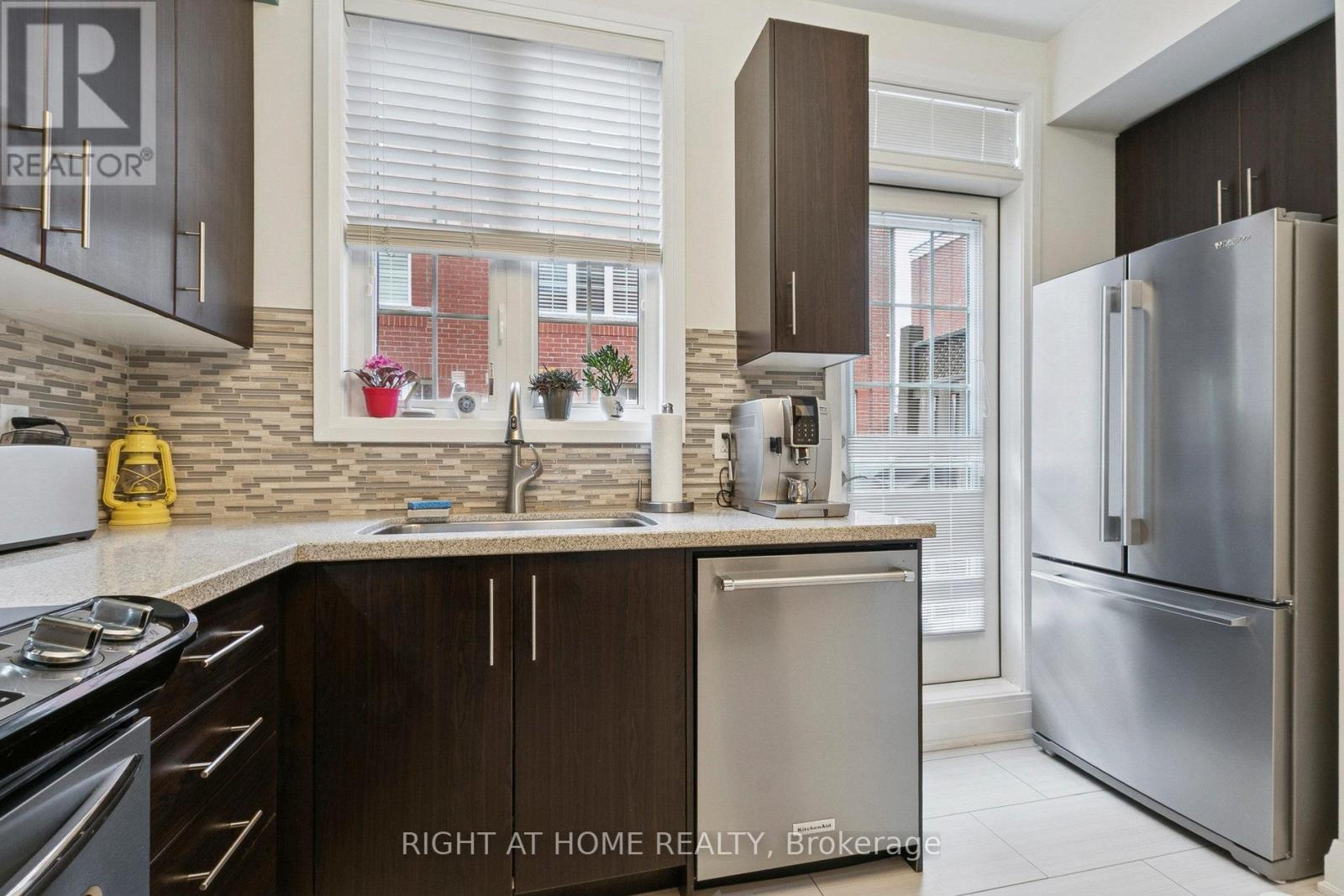 28 RAFFEIX LANE - 9