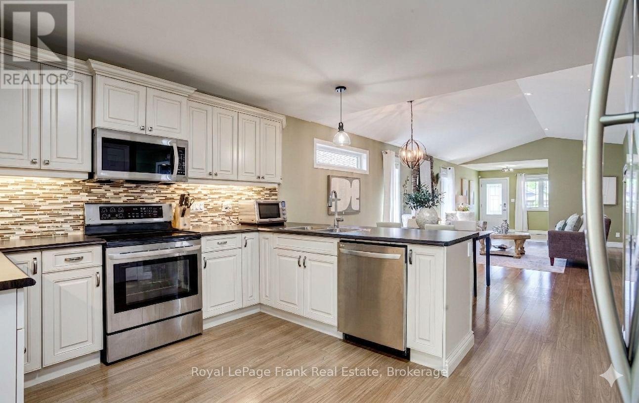 41 CORTLAND WAY - 11