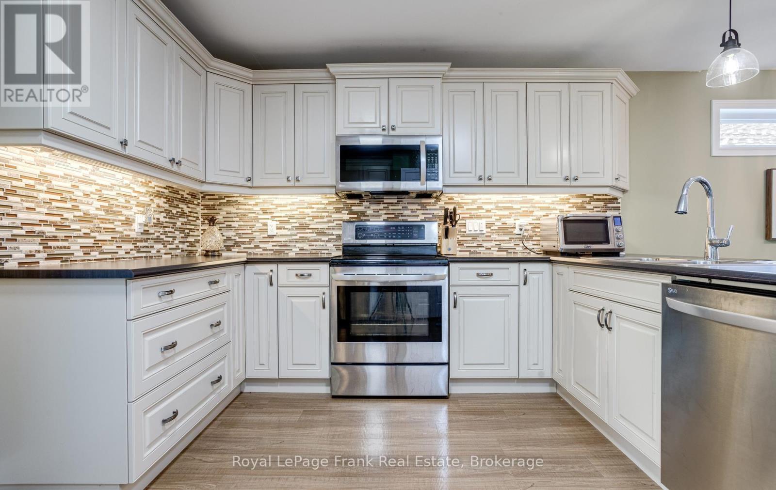 41 CORTLAND WAY - 10