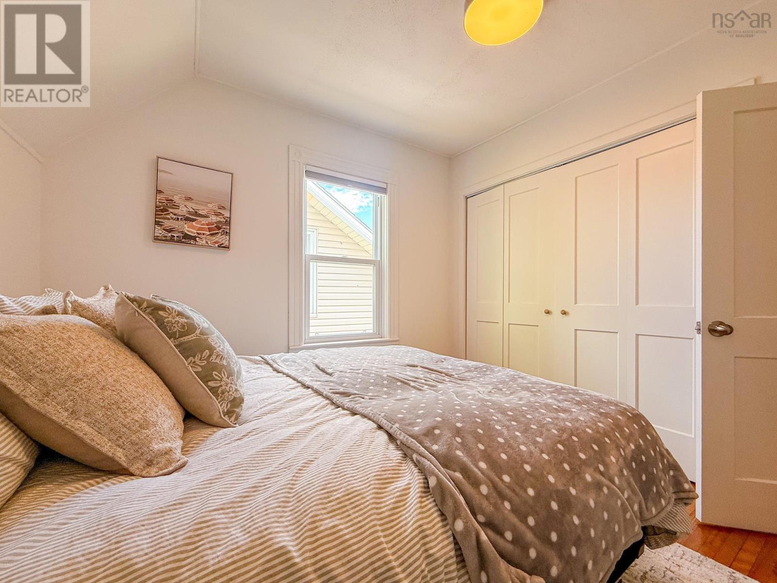 Property 24 of 34 of 17 St Peters Road