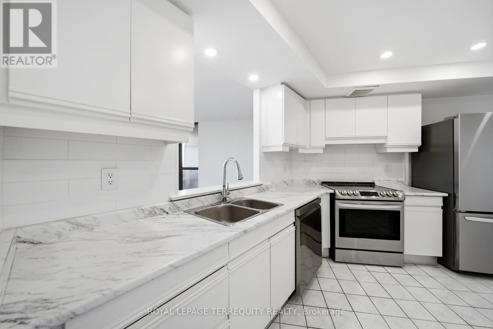 #1003 2010 ISLINGTON AVENUE - 14