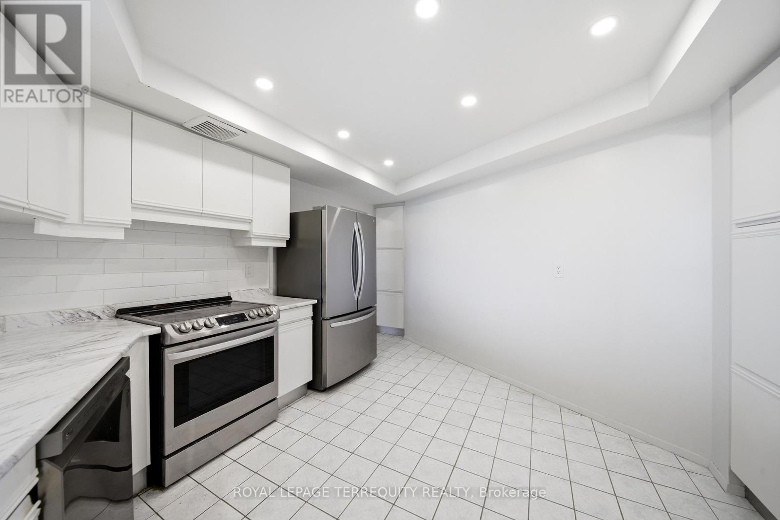 #1003 2010 ISLINGTON AVENUE - 15